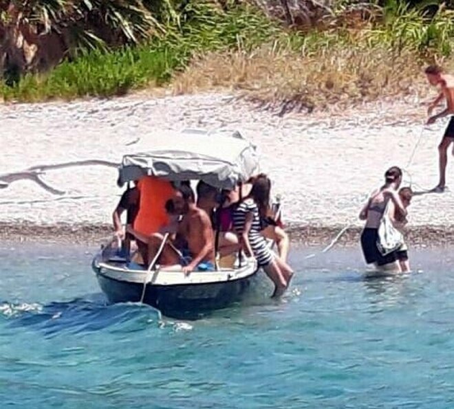 Foça’daki tekne faciasından sağ kurtulan genç, olay anını anlattı: Bir şaka uğruna...