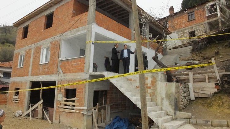 Burhaniye’de heyelan, 6 ev boşaltıldı