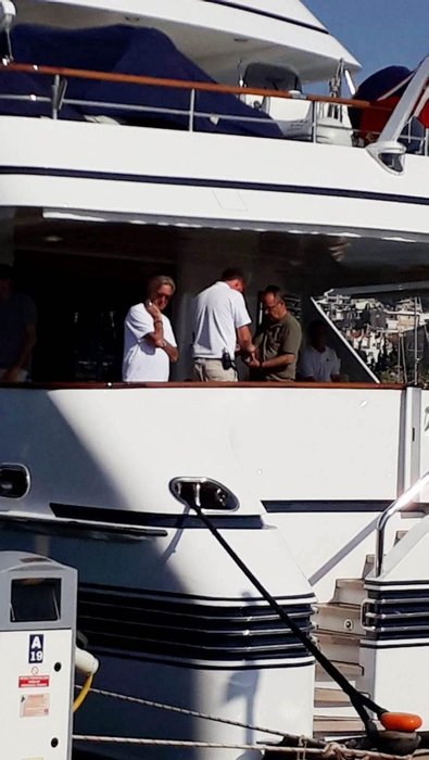 Dünyaca ünlü gitarist Eric Clapton Aydın Kuşadası’na geldi! Köpeğinin ölüm haberini alınca...