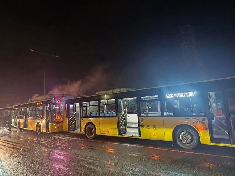 Başakşehir’de facia! 3 İETT kafa kafaya çarpıştı