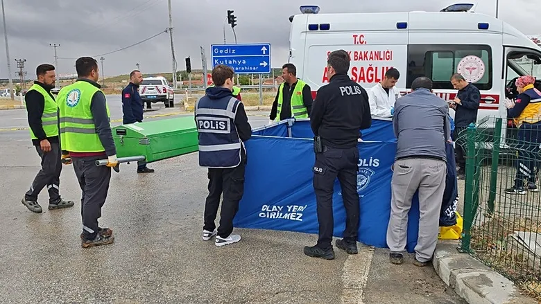 Kütahya’da dehşet anlar! İki otomobil kavşakta çarpıştı! Ölü ve yaralılar var