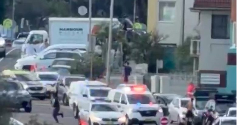 Avustralya’da plajda silahlı saldırı