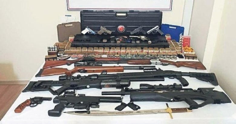 Kemer’de evden cephanelik çıktı