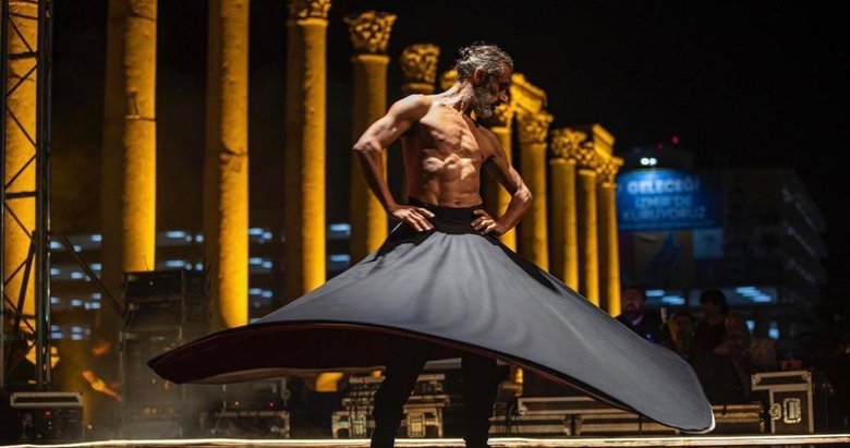 İzmir’deki ’çıplak semazen’ skandalına tepki yağıyor: Toplumun değer yargılarına İzmir’de savaş açtınız