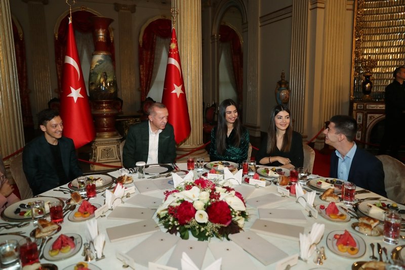 Başkan Erdoğan iftarda gençlerle buluştu
