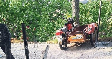 Sepetli motosiklet ağaca çarptı: 1 ölü