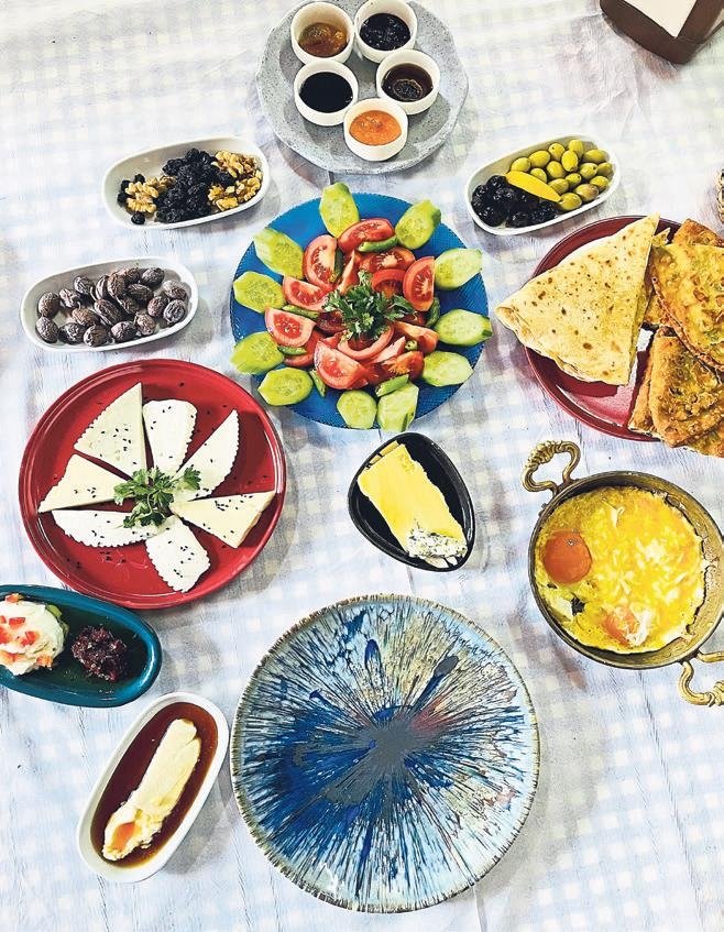 Karaburun’da köylü kahvaltısı