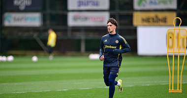 Transfer krizi sona erdi! Fenerbahçe genç oyuncuyu kadrosuna kattı