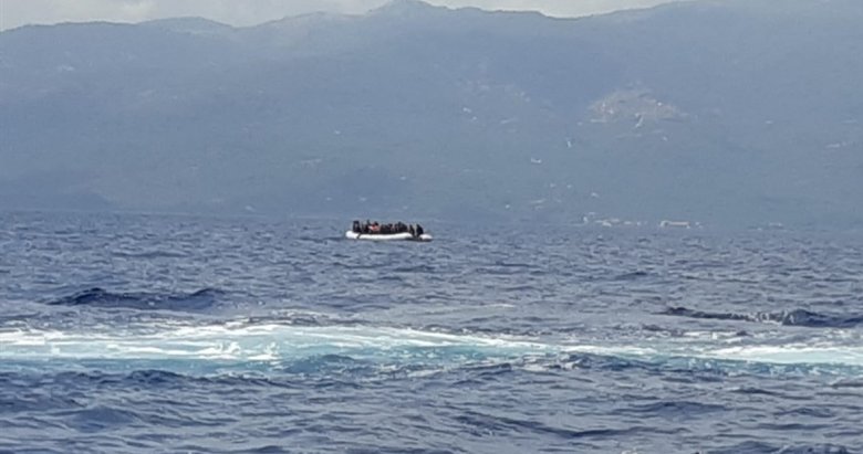 Yunanlıların ölüme terk ettiği 134 göçmeni Sahil Güvenlik kurtardı