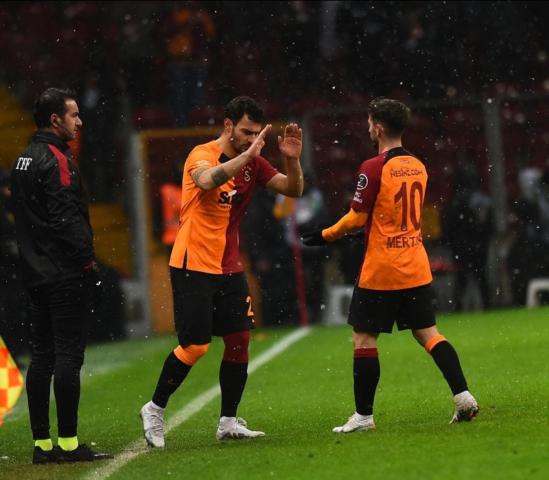 Galatasaray’da ara transfer dönemi hareketli geçiyor