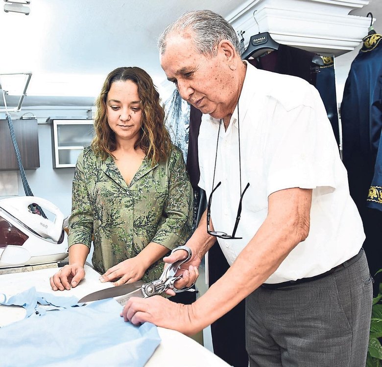 Aşık Veysel’in elinden tuttu Zeki Müren’e kostüm dikti