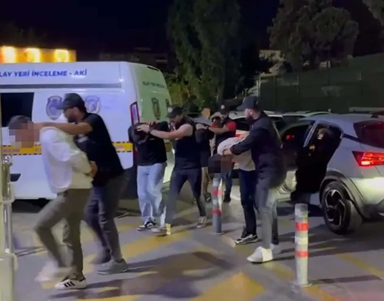 SON DAKİKA: İzmir’de taraftar görünümlü çete operasyonunda yeni gelişme! 51 şüpheli tutuklandı