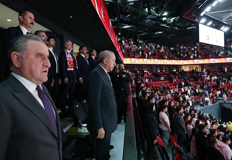 baskan-erdogan-a-milli-erkek-basketbol-takimina-tebrik-etti-1764281855337.jpeg