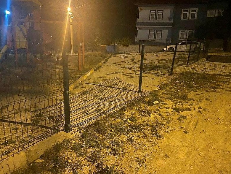 Parkta oturan gençleri ayı kovaladı! Ege’nin o ilçesinde ’dikkatli olun’ uyarısı