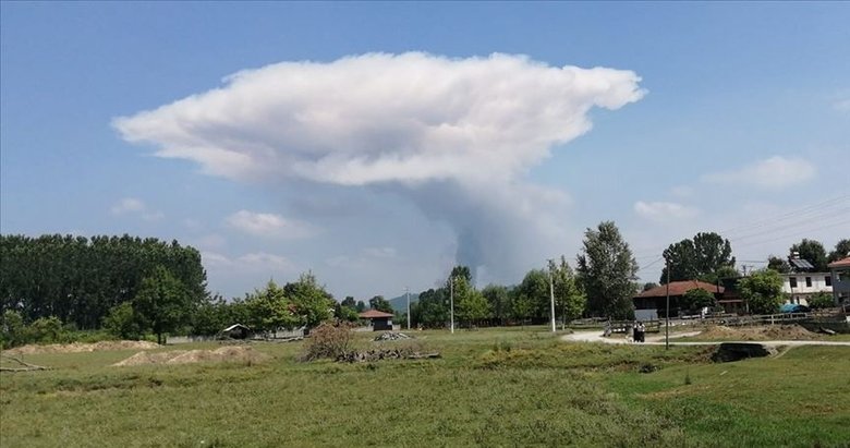 Sakarya’da havai fişek fabrikasında patlama! İçeride 100 kişiden fazla çalışan var!