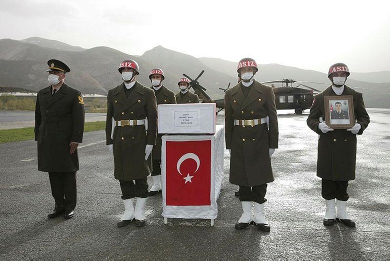 İzmir’e şehit ateşi düştü! Pençe - Yıldırım Harekatı’ndan kahreden haber