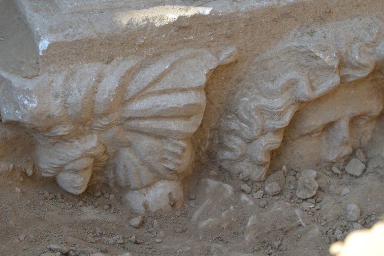 Afrodisyas Antik Kenti’nde kaçak kazı yapıldığı değerlendiren bölgede iki lahit bulundu