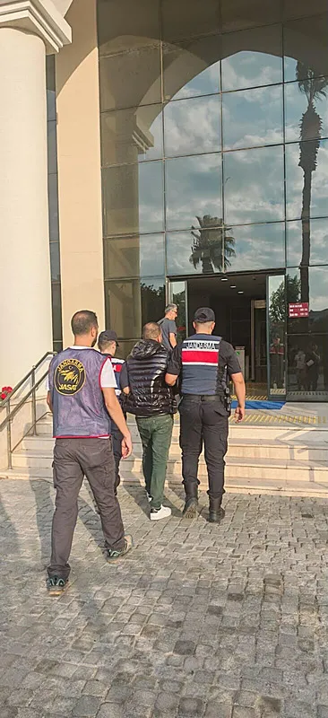 60 ayrı suçtan aranıyordu! İzmir’de JASAT kıskıvrak yakaladı