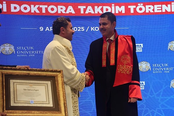 bakan-kuruma-selcuk-universitesinden-fahri-doktora-unvani-1765292573374.jpeg