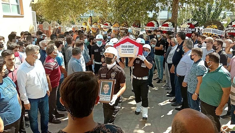 Kazada ölen polis memuru ve kardeşi, toprağa verildi! Doğacak çocuğunu göremedi