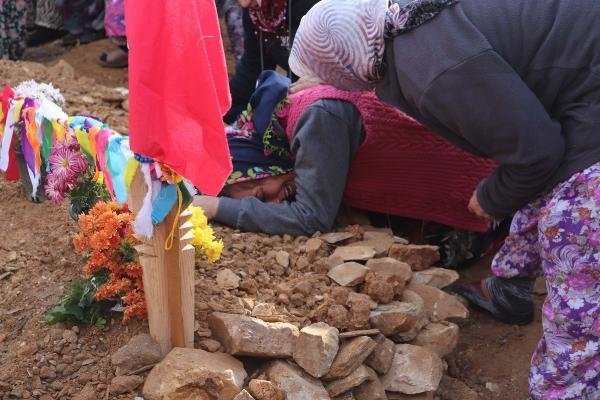 Maden göçüğü altında kalarak can veren mühendis İzmir’de toprağa verildi