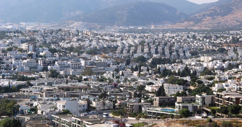 Nüfus patlaması yaşanan turizm cennetinde yazlıkçılar nüfuslarını Bodrum’a aldırıyor