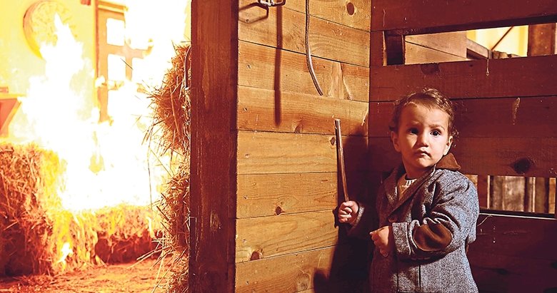 Adnan Bebek alevlerin arasında