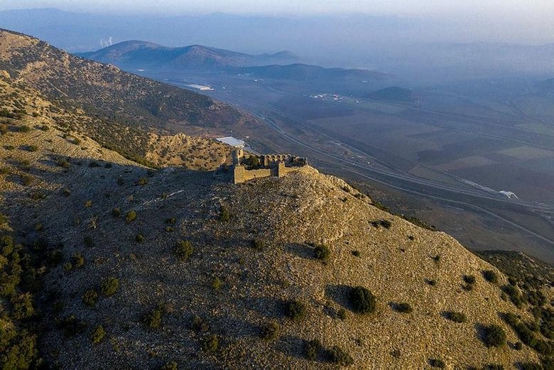 Adını zorlu yollarından alan Keçi Kalesi manzarasıyla ilgi görüyor