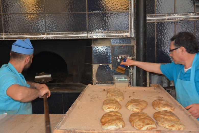 Sandıklı’nın damak çatlatan lezzeti: Haşhaşlı tahinli pide