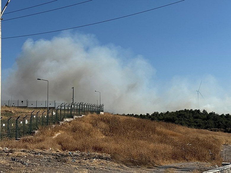Urla’daki yangın büyüyor! Havadan karadan müdahale sürüyor