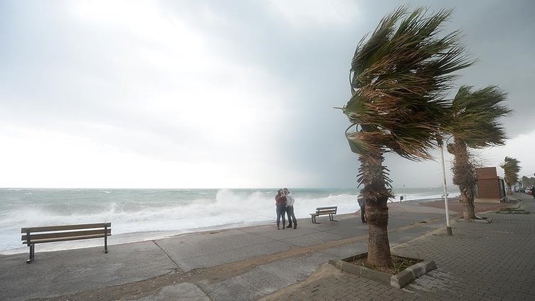 Meteoroloji İzmir için şiddetli rüzgar uyarısı verdi! İşte 5 Ağustos Hava durumu raporu...