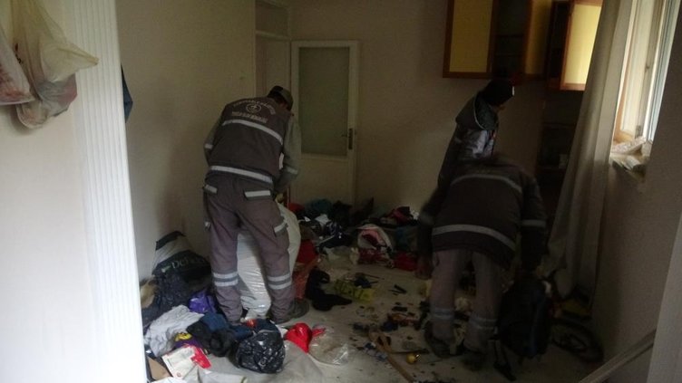 Denizli’de çöp ev vakası! 2 yılda 2 kamyon çöp biriktirmiş