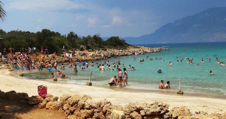 Gökova Körfezi’nin nazar boncuğu: Kleopatra Adasına ziyaretçi akını