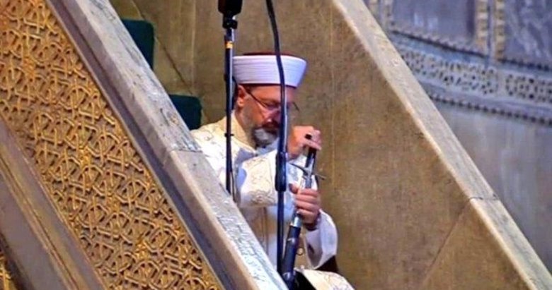 Ayasofya Camii’nde ilk hutbe! Dikkat çeken kılıç detayı