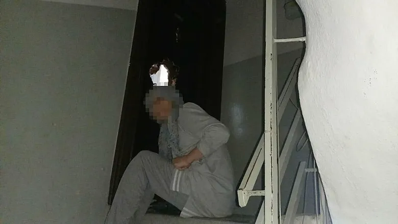 manisada-akilalmaz-olay-komsusuna-dehseti-yasatti-1791377318833.jpeg