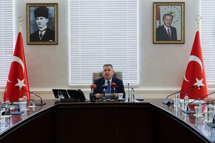 İzmir Valisi, kentteki yapı stoku ile ilgili açıklamalarda bulundu