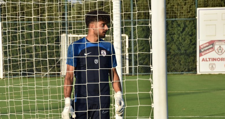 Altınordu’nun kalecisi Öztaşdelen: Takımı üst liglerde en iyi şekilde temsil etmek istiyorum