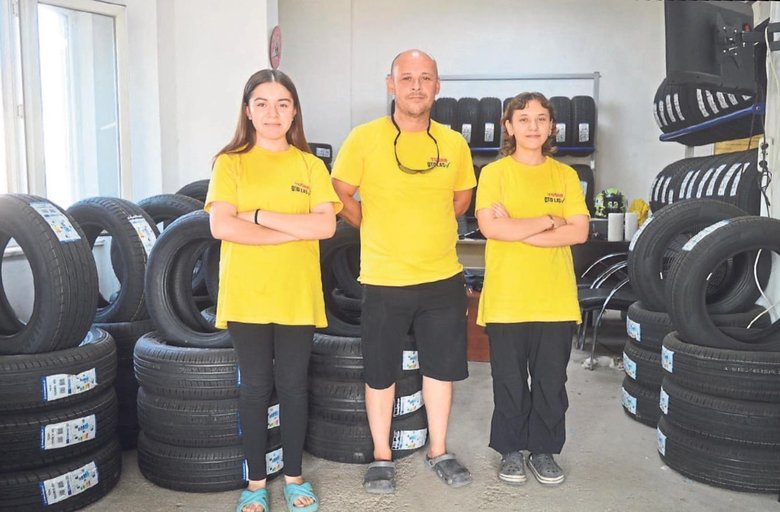 Çine’nin araba lastikleri liseli kuzenlere emanet