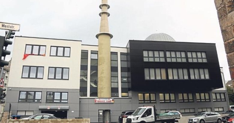 500 kişilik Remscheid Camisi ibadete açıldı