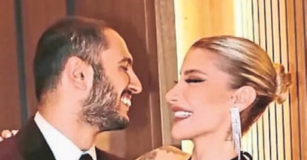 Mutluluk pozlarını tek tek sildi