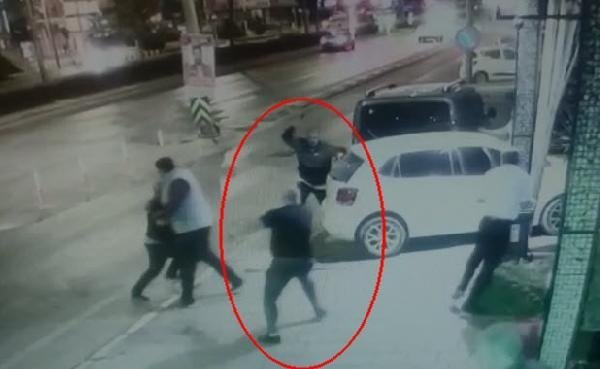 İzmir’de gece kulübünde kanlı kavga! Silahlar çekildi