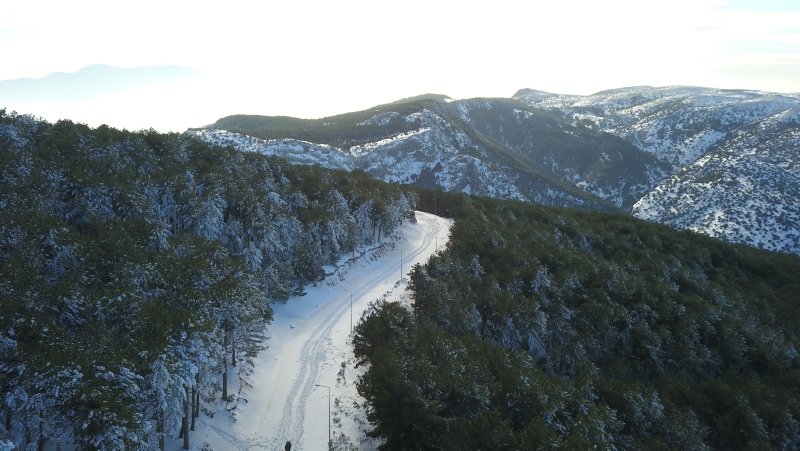 Spil Dağı Milli Parkı’nda kar manzarası havadan görüntülendi