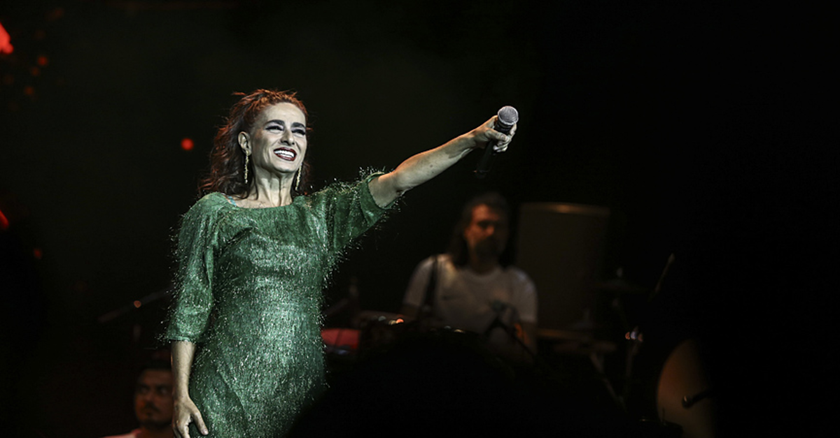 Yıldız Tilbe hayranlarını korkuttu! Ünlü sanatçıdan sağlık durumu açıklaması