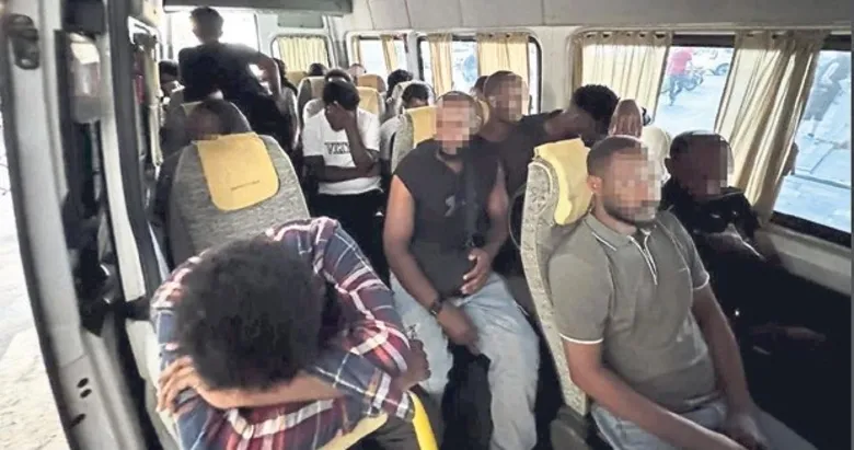 Minibüsten 20 göçmen çıktı: 5 organizatör tutuklandı