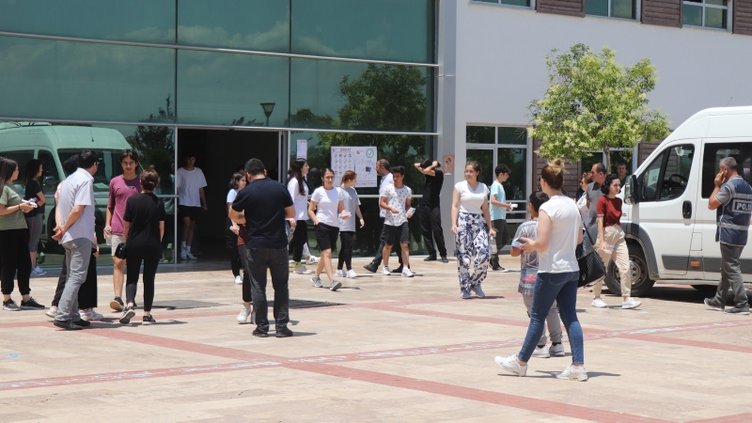 Denizli’de baba oğulun YKS heyecanı! Sınava birlikte girdiler