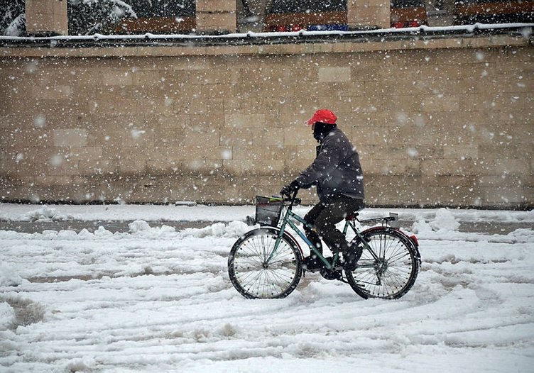 İzmir’de hava durumu nasıl olacak? Meteoroloji’den kar yağışı ve kuvvetli fırtına uyarısı! İşte 10 Aralık Pazartesi yurtta hava durumu
