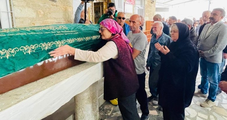 İzmir Foça’da sel felaketinde hayatını kaybeden Bülent Kaptanoğlu toprağa verildi