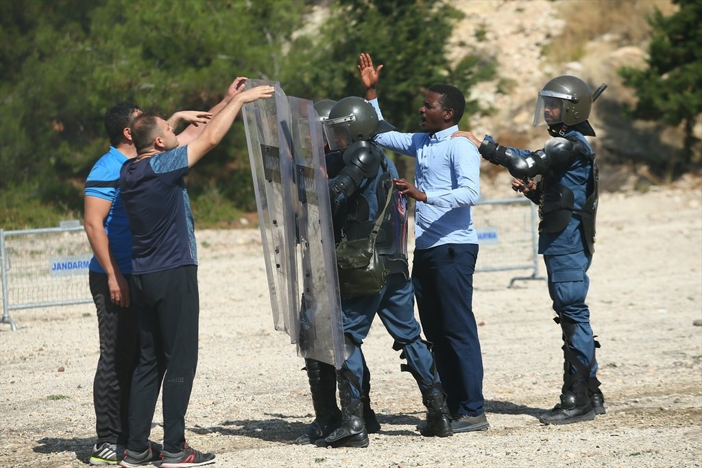 İzmir’de hareketli anlar! Katar polisi, Dünya Kupası’na İzmir’de hazırlanıyor! İşte saniye saniye kareler