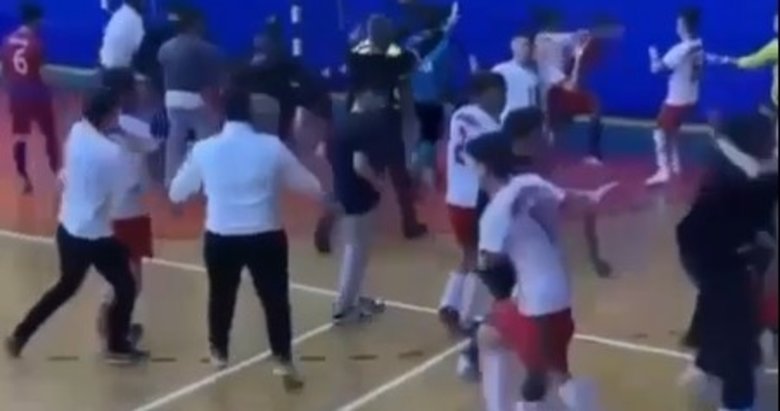Futsal müsabakası meydan kavgasına döndü