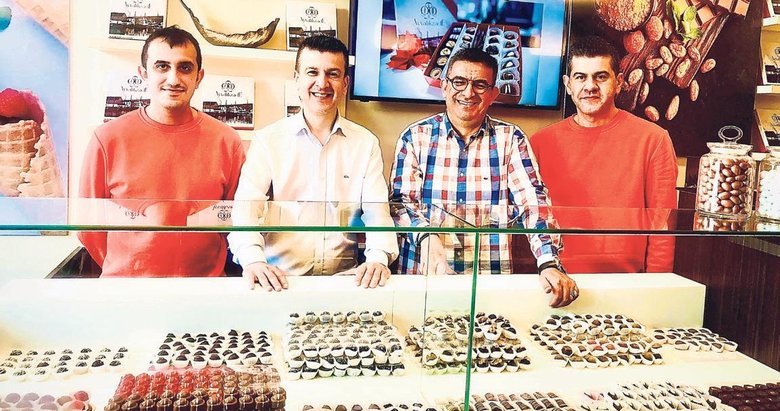 Ayvalık’ta çikolata ve kahvenin 40 yıllık hatırı